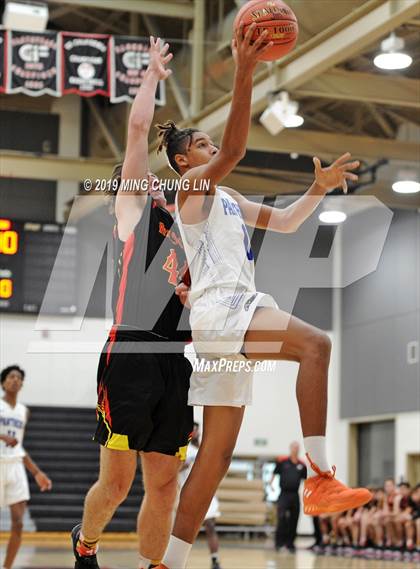 Thumbnail 2 in Mission Viejo vs. Jordan (Tustin Holiday Classic) photogallery.