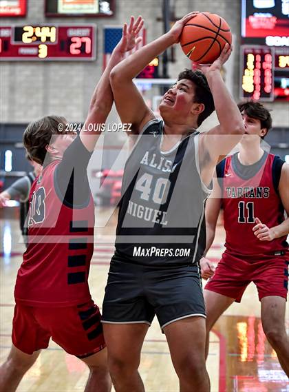 Thumbnail 3 in St. Margaret's vs. Aliso Niguel (Nike Extravaganza) photogallery.