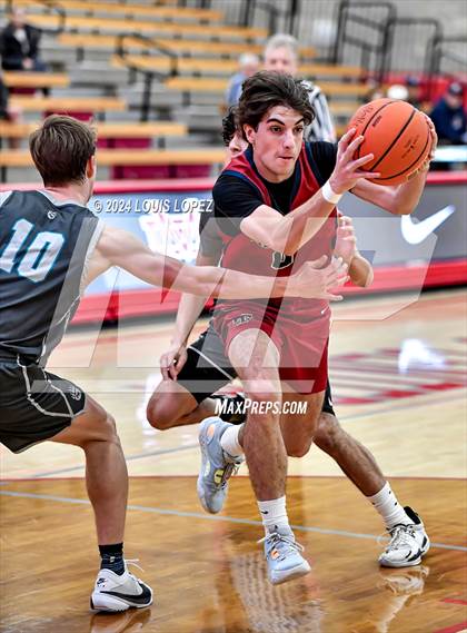 Thumbnail 1 in St. Margaret's vs. Aliso Niguel (Nike Extravaganza) photogallery.