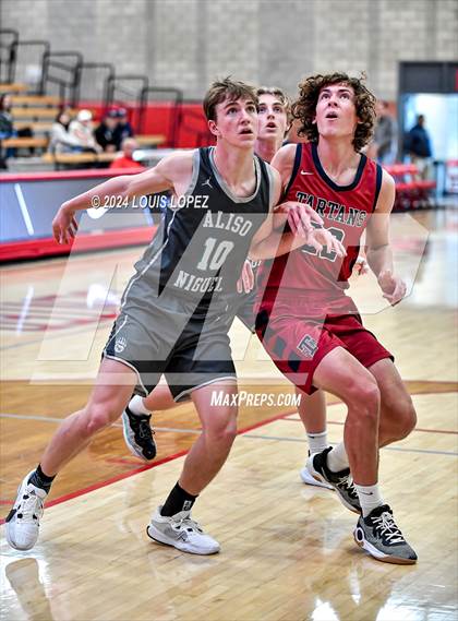 Thumbnail 3 in St. Margaret's vs. Aliso Niguel (Nike Extravaganza) photogallery.