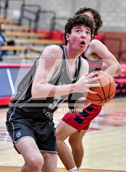 Thumbnail 3 in St. Margaret's vs. Aliso Niguel (Nike Extravaganza) photogallery.
