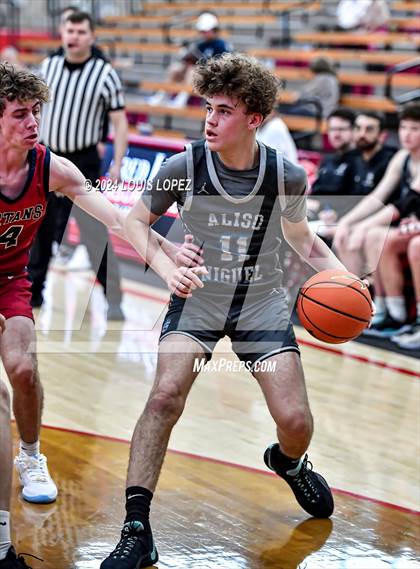 Thumbnail 3 in St. Margaret's vs. Aliso Niguel (Nike Extravaganza) photogallery.