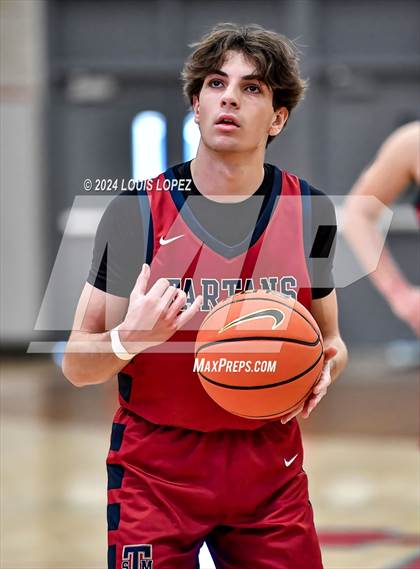 Thumbnail 2 in St. Margaret's vs. Aliso Niguel (Nike Extravaganza) photogallery.