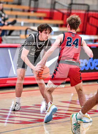 Thumbnail 2 in St. Margaret's vs. Aliso Niguel (Nike Extravaganza) photogallery.