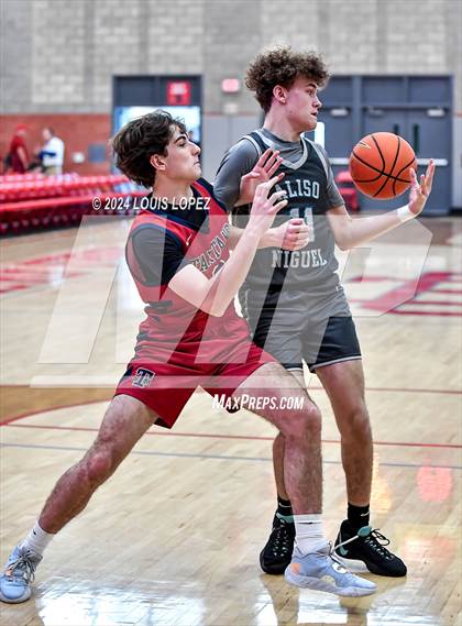 Thumbnail 3 in St. Margaret's vs. Aliso Niguel (Nike Extravaganza) photogallery.