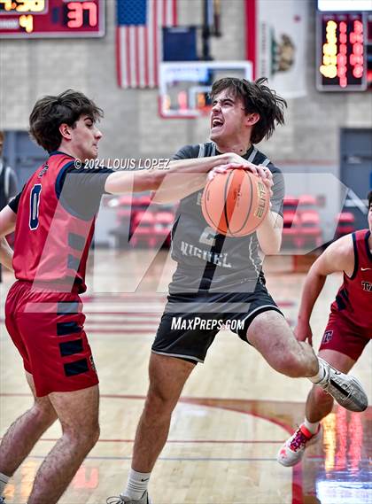 Thumbnail 2 in St. Margaret's vs. Aliso Niguel (Nike Extravaganza) photogallery.
