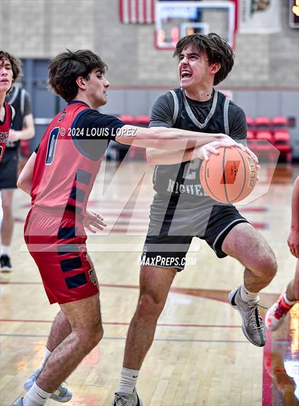 Thumbnail 1 in St. Margaret's vs. Aliso Niguel (Nike Extravaganza) photogallery.