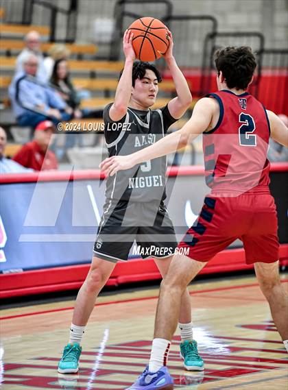 Thumbnail 3 in St. Margaret's vs. Aliso Niguel (Nike Extravaganza) photogallery.