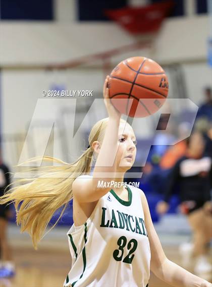 Thumbnail 2 in Grand Saline vs Scurry-Rosser photogallery.