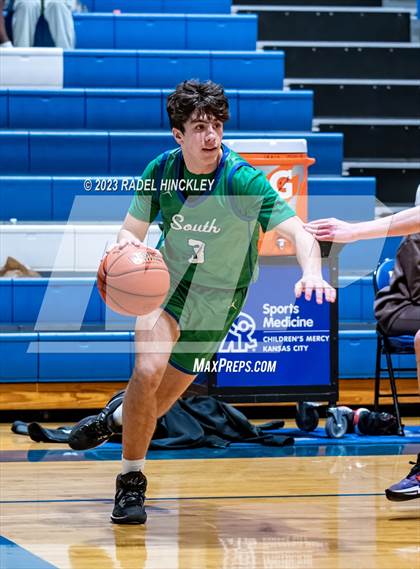 Thumbnail 3 in Blue Springs South vs. Barstow (Grain Valley Invitational) photogallery.