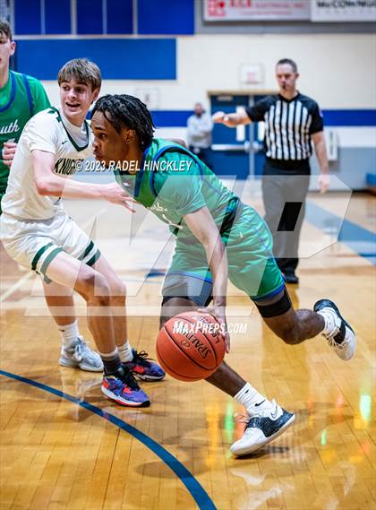 Thumbnail 2 in Blue Springs South vs. Barstow (Grain Valley Invitational) photogallery.