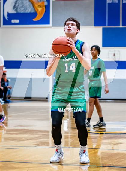 Thumbnail 1 in Blue Springs South vs. Barstow (Grain Valley Invitational) photogallery.