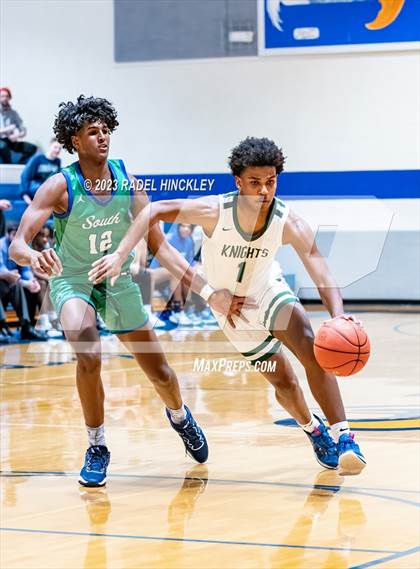 Thumbnail 3 in Blue Springs South vs. Barstow (Grain Valley Invitational) photogallery.