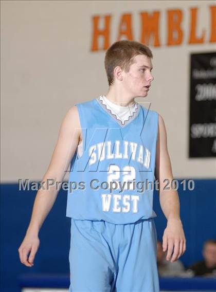 Thumbnail 3 in Sullivan West vs. Fallsburg (Hambletonian Classic) photogallery.
