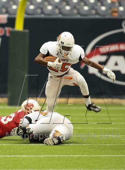 Thumbnail 1 in Katy vs. La Porte (UIL 5A Division 2 Regional Playoff) photogallery.