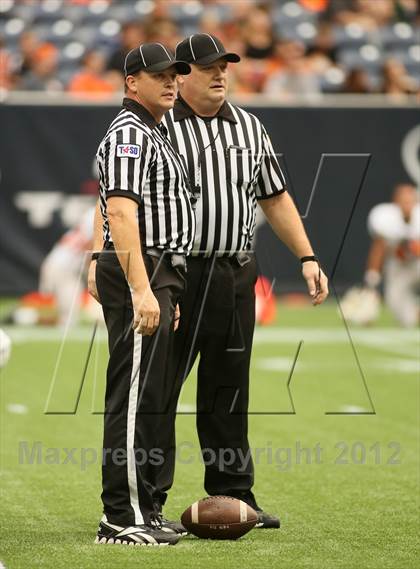 Thumbnail 1 in Katy vs. La Porte (UIL 5A Division 2 Regional Playoff) photogallery.