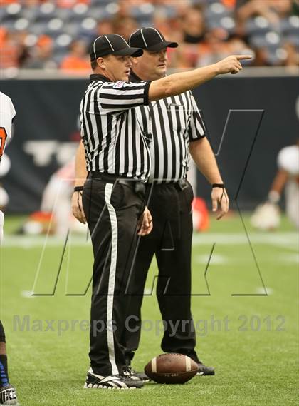 Thumbnail 3 in Katy vs. La Porte (UIL 5A Division 2 Regional Playoff) photogallery.