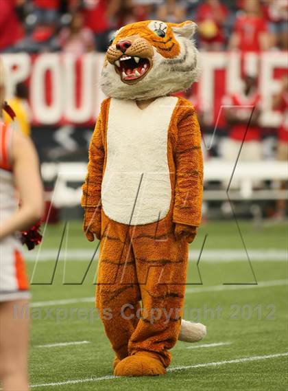 Thumbnail 1 in Katy vs. La Porte (UIL 5A Division 2 Regional Playoff) photogallery.