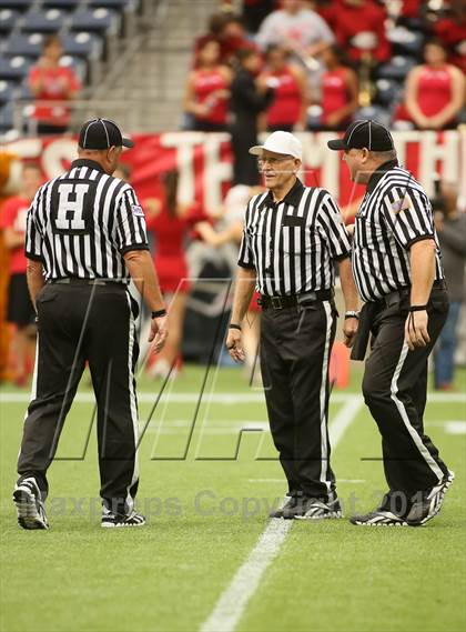 Thumbnail 3 in Katy vs. La Porte (UIL 5A Division 2 Regional Playoff) photogallery.