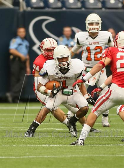 Thumbnail 3 in Katy vs. La Porte (UIL 5A Division 2 Regional Playoff) photogallery.