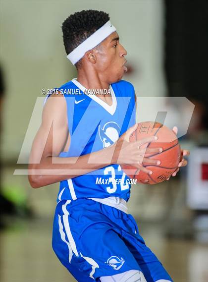 Thumbnail 3 in El Camino Real vs Chaminade (West Valley Thanksgiving Tip-Off Classic) photogallery.