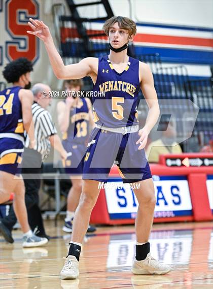 Thumbnail 2 in Wenatchee vs Foss (T-Town Throwdown) photogallery.