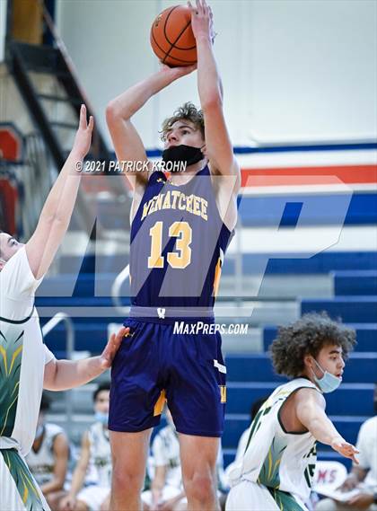 Thumbnail 3 in Wenatchee vs Foss (T-Town Throwdown) photogallery.