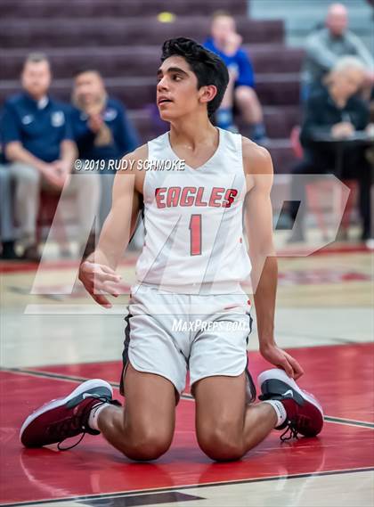 Thumbnail 3 in San Joaquin Memorial vs. Santa Fe Christian (Torrey Pines Holiday Classic) photogallery.