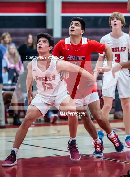 Thumbnail 1 in San Joaquin Memorial vs. Santa Fe Christian (Torrey Pines Holiday Classic) photogallery.