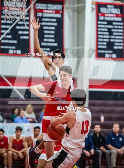 Thumbnail 2 in San Joaquin Memorial vs. Santa Fe Christian (Torrey Pines Holiday Classic) photogallery.