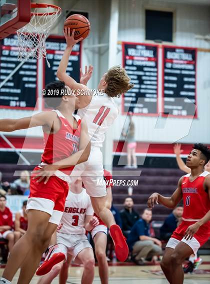 Thumbnail 3 in San Joaquin Memorial vs. Santa Fe Christian (Torrey Pines Holiday Classic) photogallery.