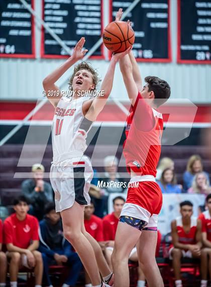 Thumbnail 2 in San Joaquin Memorial vs. Santa Fe Christian (Torrey Pines Holiday Classic) photogallery.
