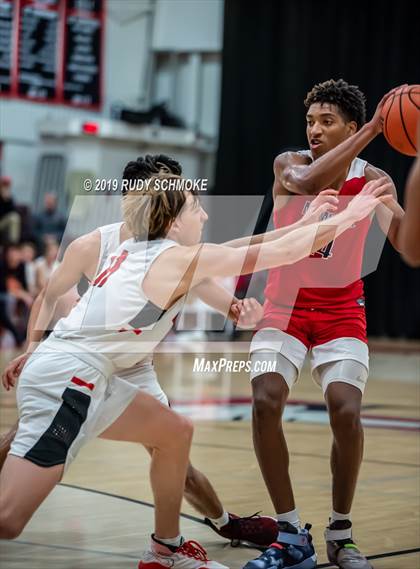 Thumbnail 1 in San Joaquin Memorial vs. Santa Fe Christian (Torrey Pines Holiday Classic) photogallery.