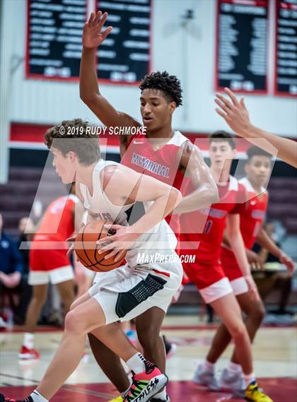 Thumbnail 2 in San Joaquin Memorial vs. Santa Fe Christian (Torrey Pines Holiday Classic) photogallery.