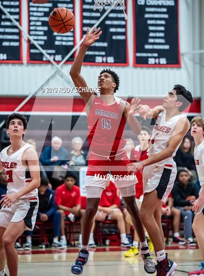 Thumbnail 2 in San Joaquin Memorial vs. Santa Fe Christian (Torrey Pines Holiday Classic) photogallery.