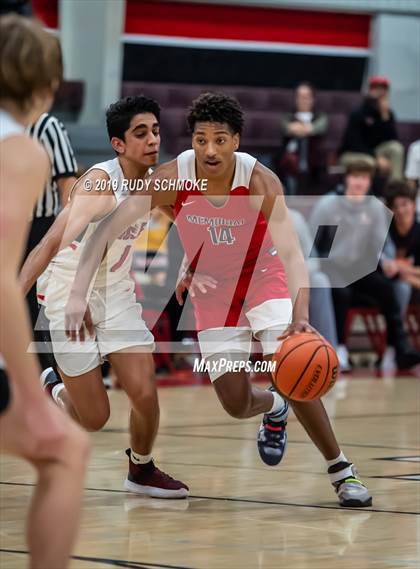 Thumbnail 2 in San Joaquin Memorial vs. Santa Fe Christian (Torrey Pines Holiday Classic) photogallery.