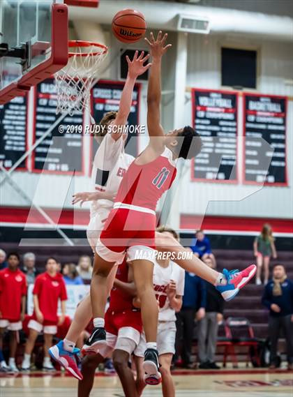 Thumbnail 3 in San Joaquin Memorial vs. Santa Fe Christian (Torrey Pines Holiday Classic) photogallery.