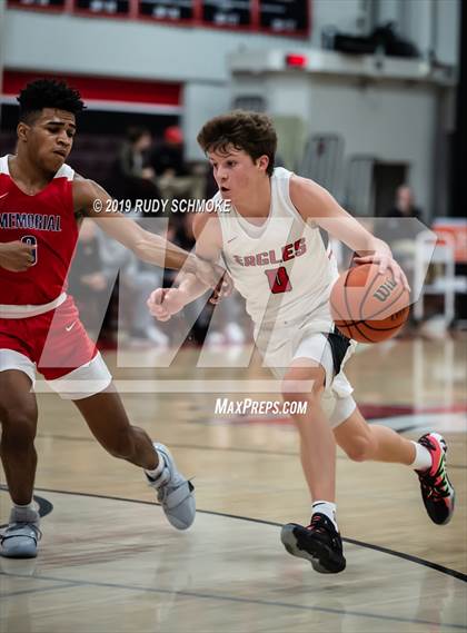 Thumbnail 3 in San Joaquin Memorial vs. Santa Fe Christian (Torrey Pines Holiday Classic) photogallery.