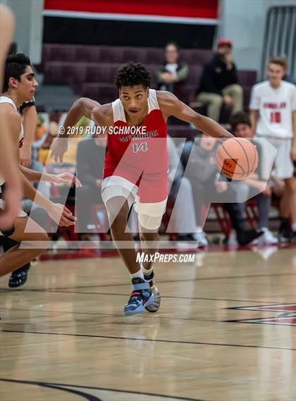 Thumbnail 2 in San Joaquin Memorial vs. Santa Fe Christian (Torrey Pines Holiday Classic) photogallery.