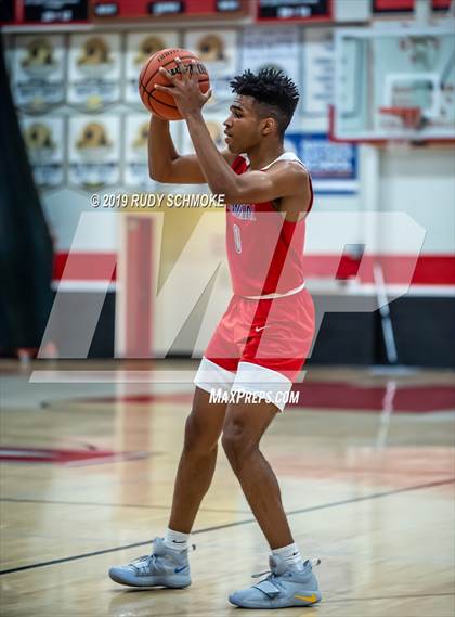 Thumbnail 1 in San Joaquin Memorial vs. Santa Fe Christian (Torrey Pines Holiday Classic) photogallery.