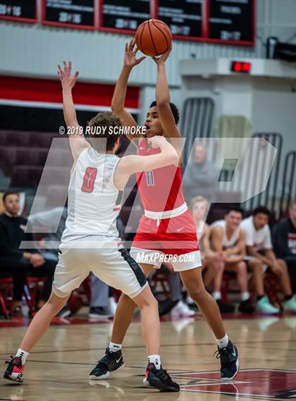 Thumbnail 3 in San Joaquin Memorial vs. Santa Fe Christian (Torrey Pines Holiday Classic) photogallery.