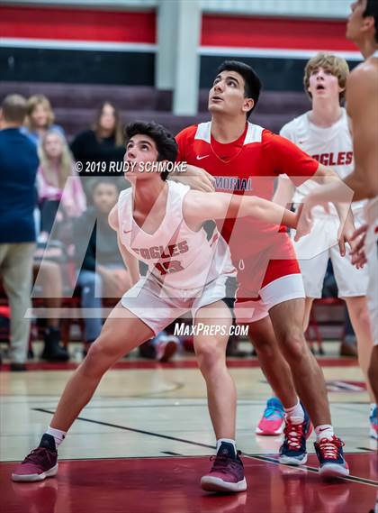 Thumbnail 2 in San Joaquin Memorial vs. Santa Fe Christian (Torrey Pines Holiday Classic) photogallery.