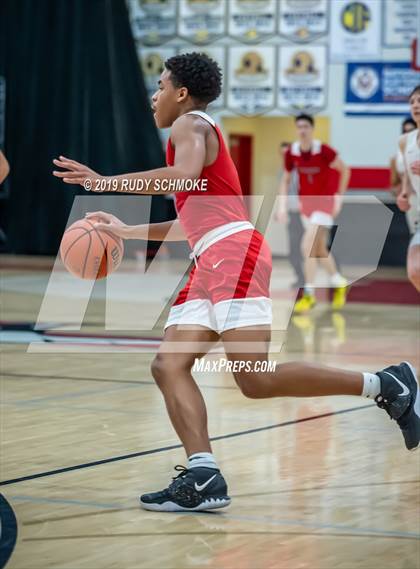 Thumbnail 2 in San Joaquin Memorial vs. Santa Fe Christian (Torrey Pines Holiday Classic) photogallery.