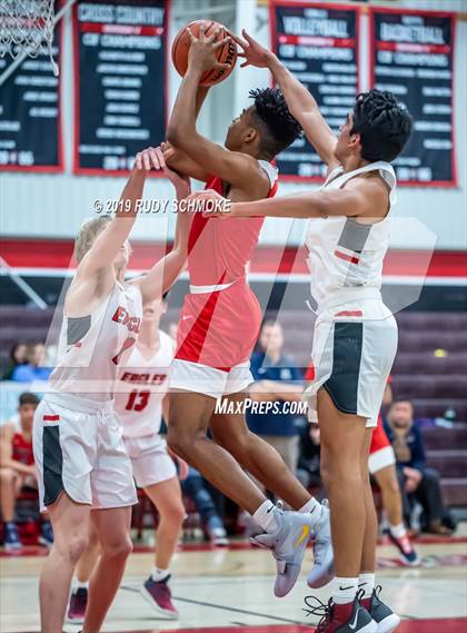 Thumbnail 1 in San Joaquin Memorial vs. Santa Fe Christian (Torrey Pines Holiday Classic) photogallery.