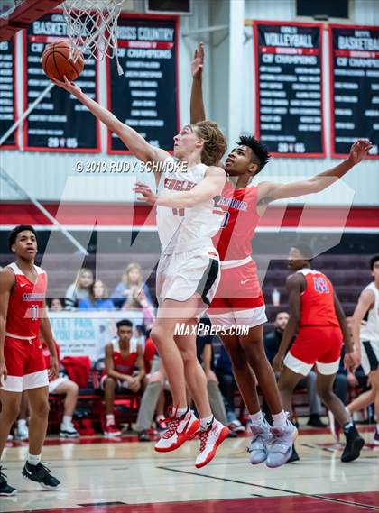 Thumbnail 3 in San Joaquin Memorial vs. Santa Fe Christian (Torrey Pines Holiday Classic) photogallery.