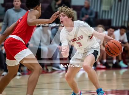 Thumbnail 2 in San Joaquin Memorial vs. Santa Fe Christian (Torrey Pines Holiday Classic) photogallery.