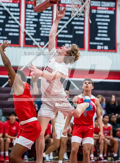 Thumbnail 1 in San Joaquin Memorial vs. Santa Fe Christian (Torrey Pines Holiday Classic) photogallery.
