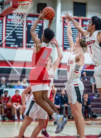 Thumbnail 2 in San Joaquin Memorial vs. Santa Fe Christian (Torrey Pines Holiday Classic) photogallery.