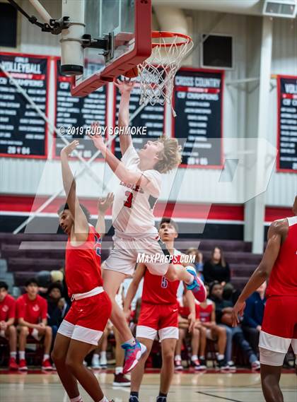 Thumbnail 3 in San Joaquin Memorial vs. Santa Fe Christian (Torrey Pines Holiday Classic) photogallery.