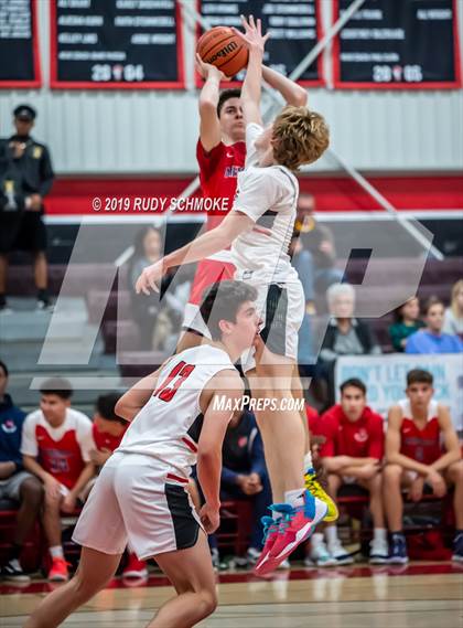 Thumbnail 2 in San Joaquin Memorial vs. Santa Fe Christian (Torrey Pines Holiday Classic) photogallery.